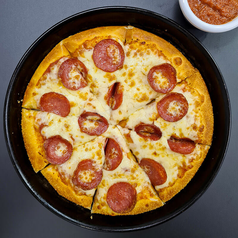 Pizza Pepperoni z kiełbasą pepperoni w pizzerii Pan Pizza Czerwionka